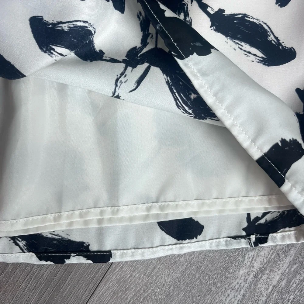 LOFT Black and White Floral Mini Skirt - Picture 2 of 8